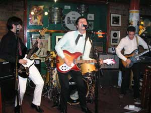The Shake actuando en The Cavern de Liverpool